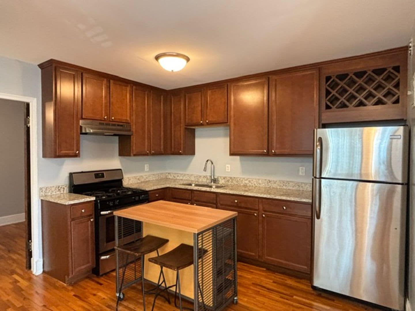 Saint Paul Apartment: 1967 Grand Ave