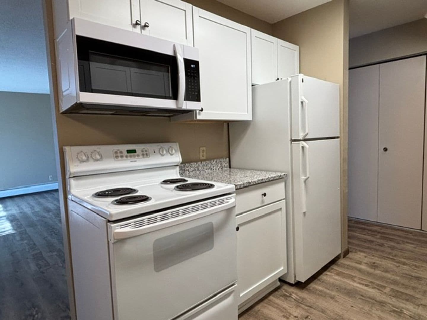 Bloomington Apartment: 2021 W 90th St