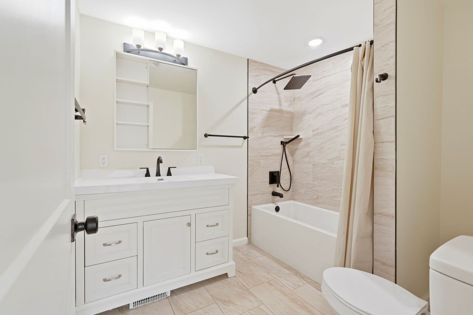Saint Paul House: 527 Arlington Ave E