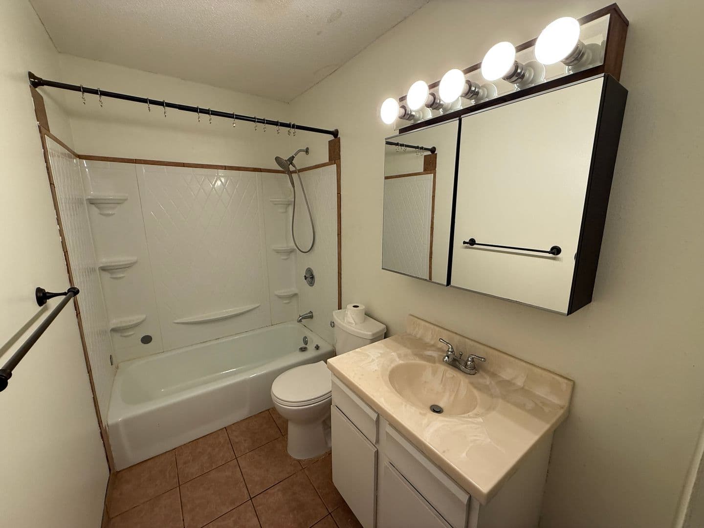 Coon Rapids House: 12288 Drake St NW