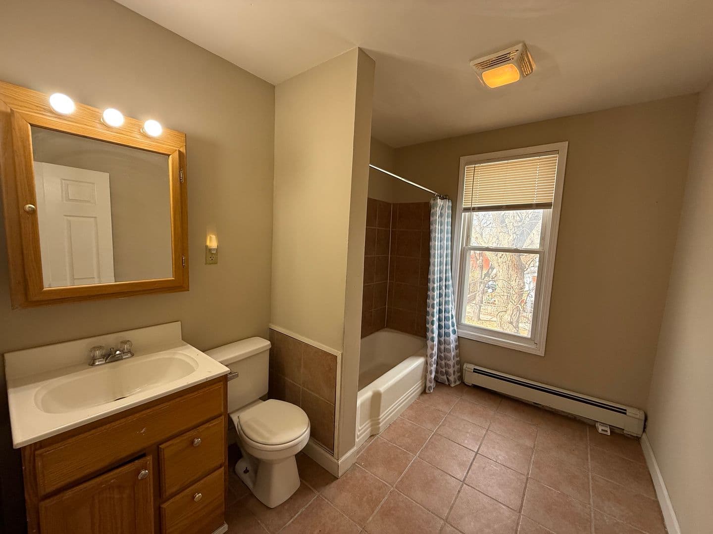 Saint Paul Apartment: 562 Edmund Ave W