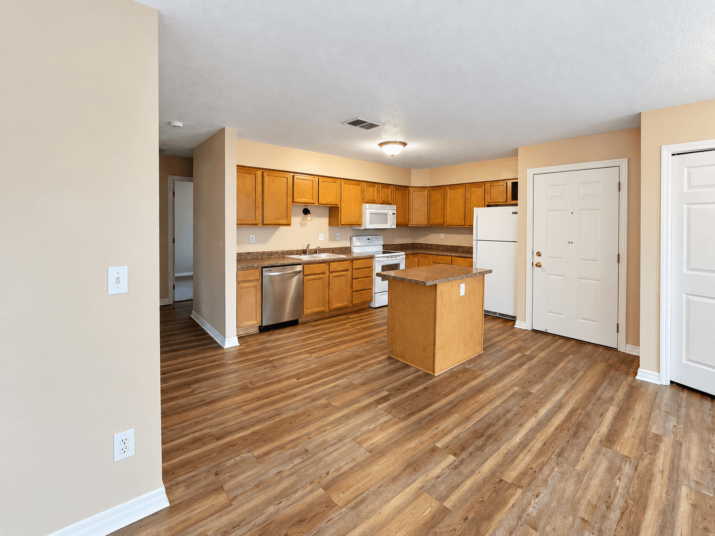 Eagan Apartment: 896 Wescott Square