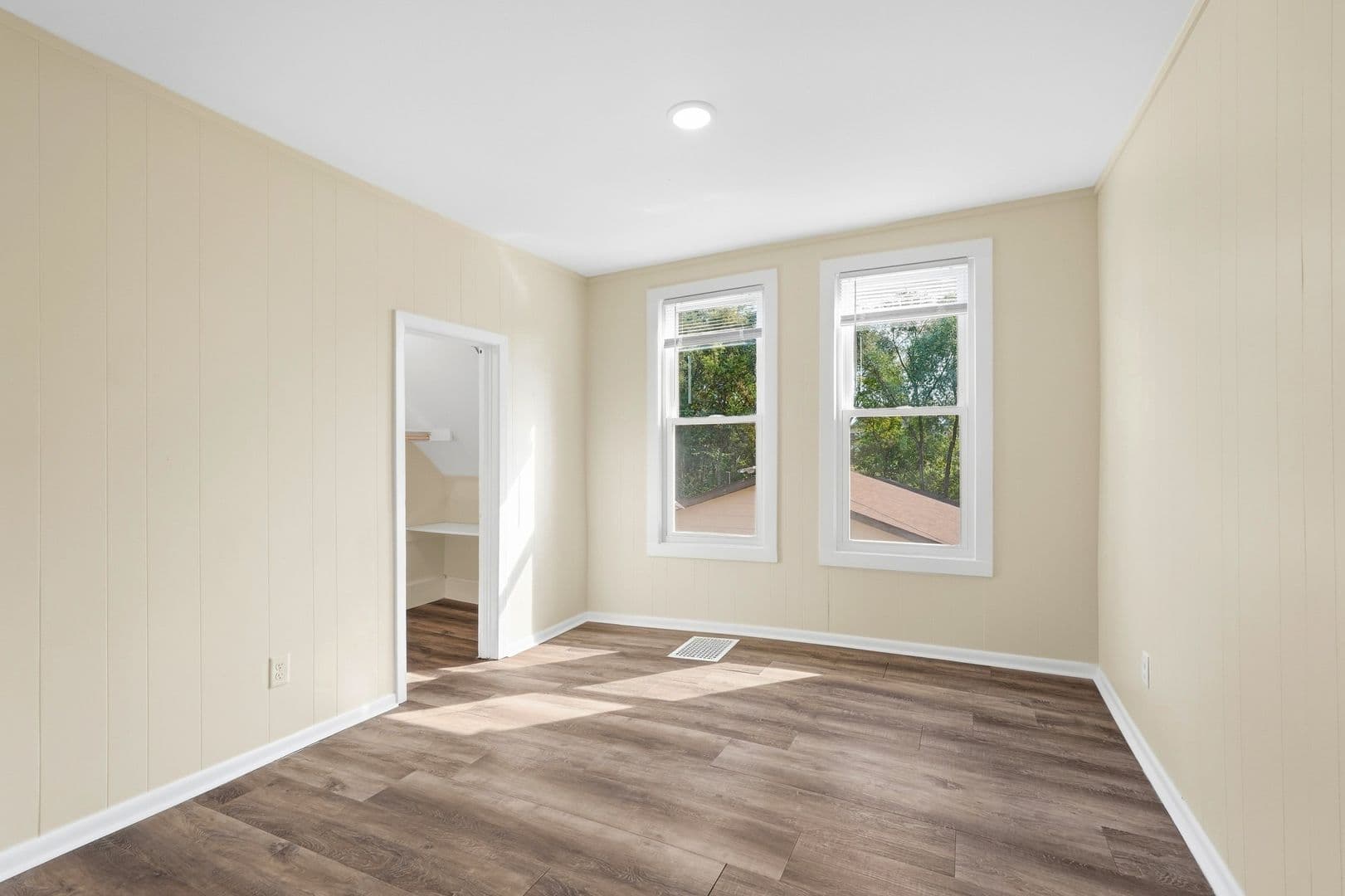 Saint Paul House: 527 Arlington Ave E