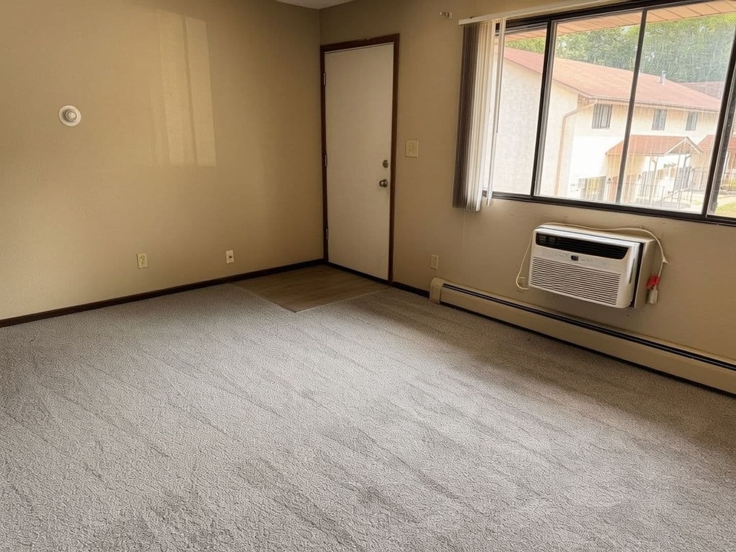 Saint Paul Apartment: 1419 Case Ave East