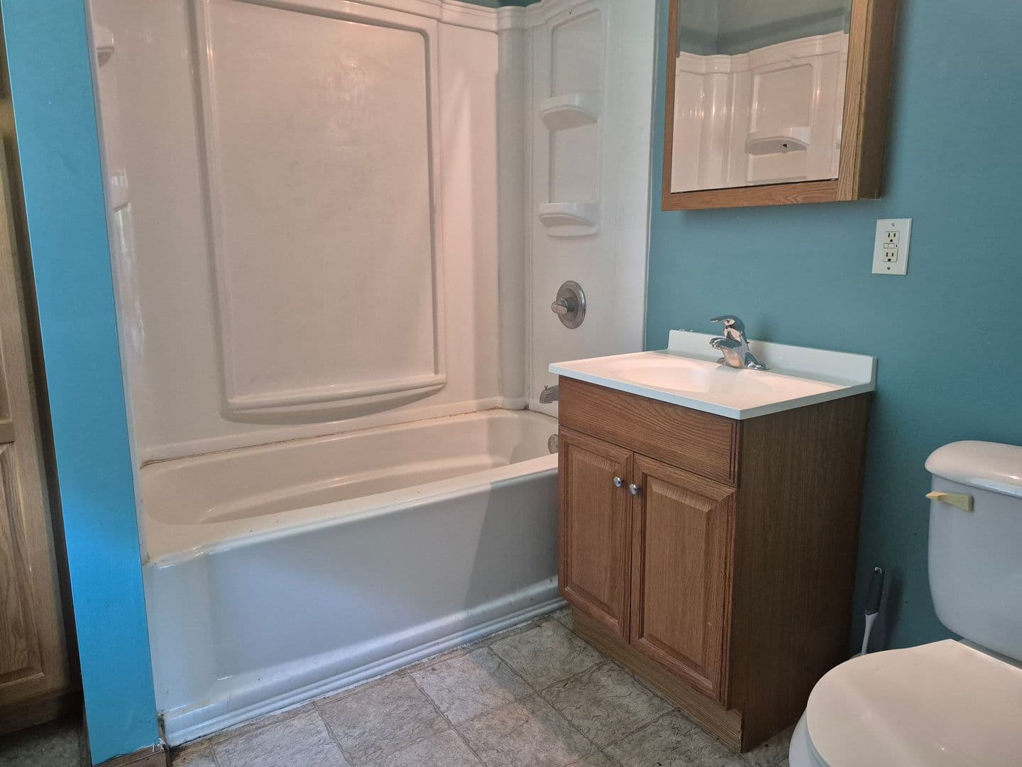 Owatonna Apartment: 421 State Ave