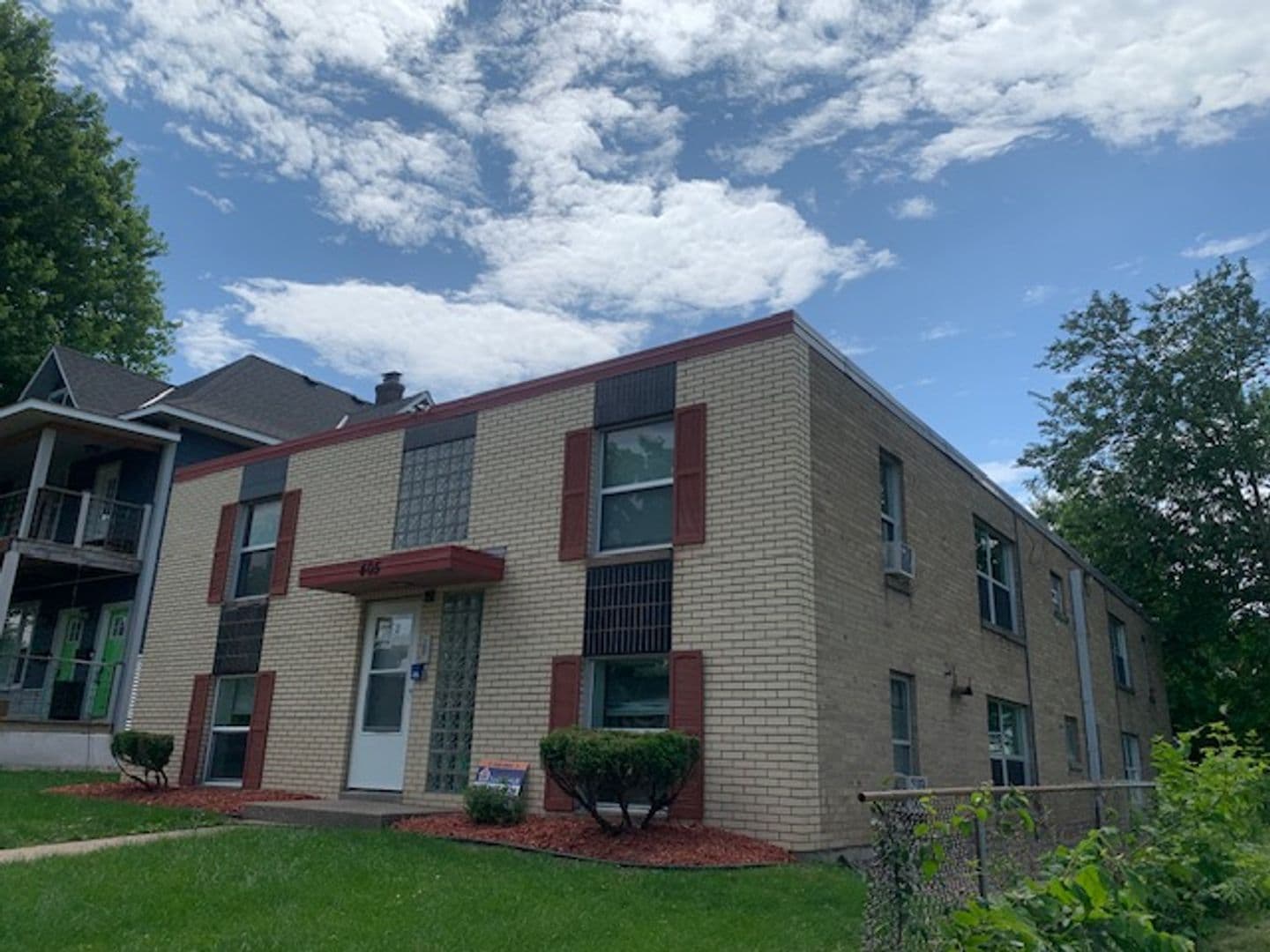 Saint Paul Apartment: 405 Fairview Ave N
