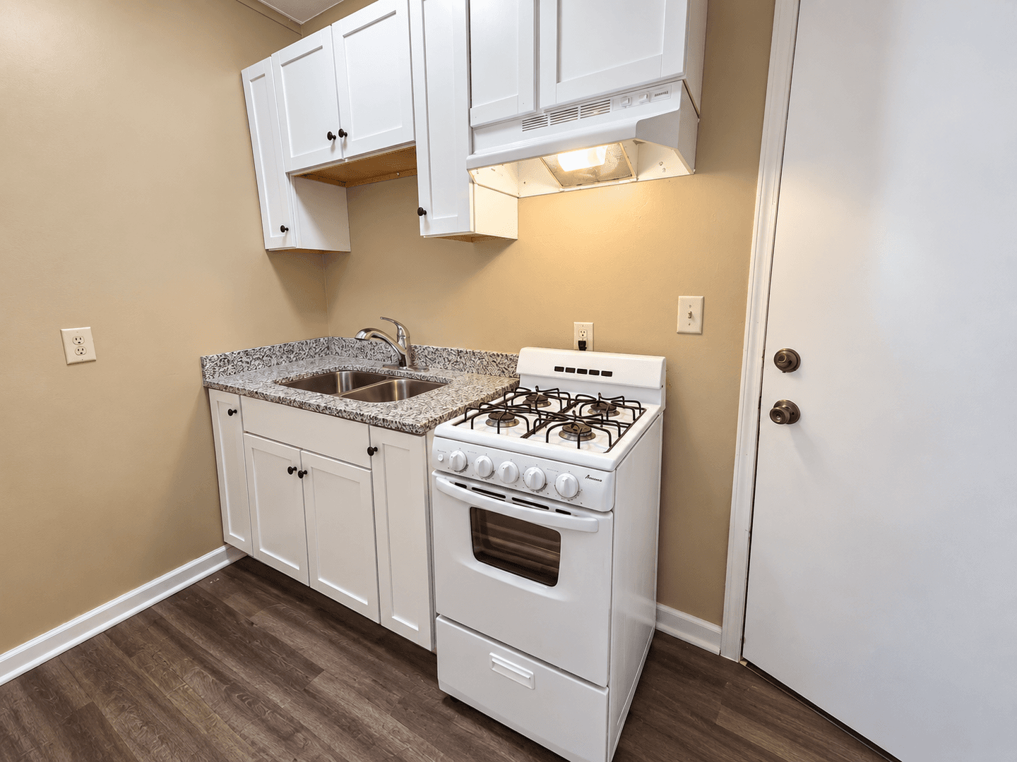 Saint Paul Apartment: 1332 Minnehaha Ave W