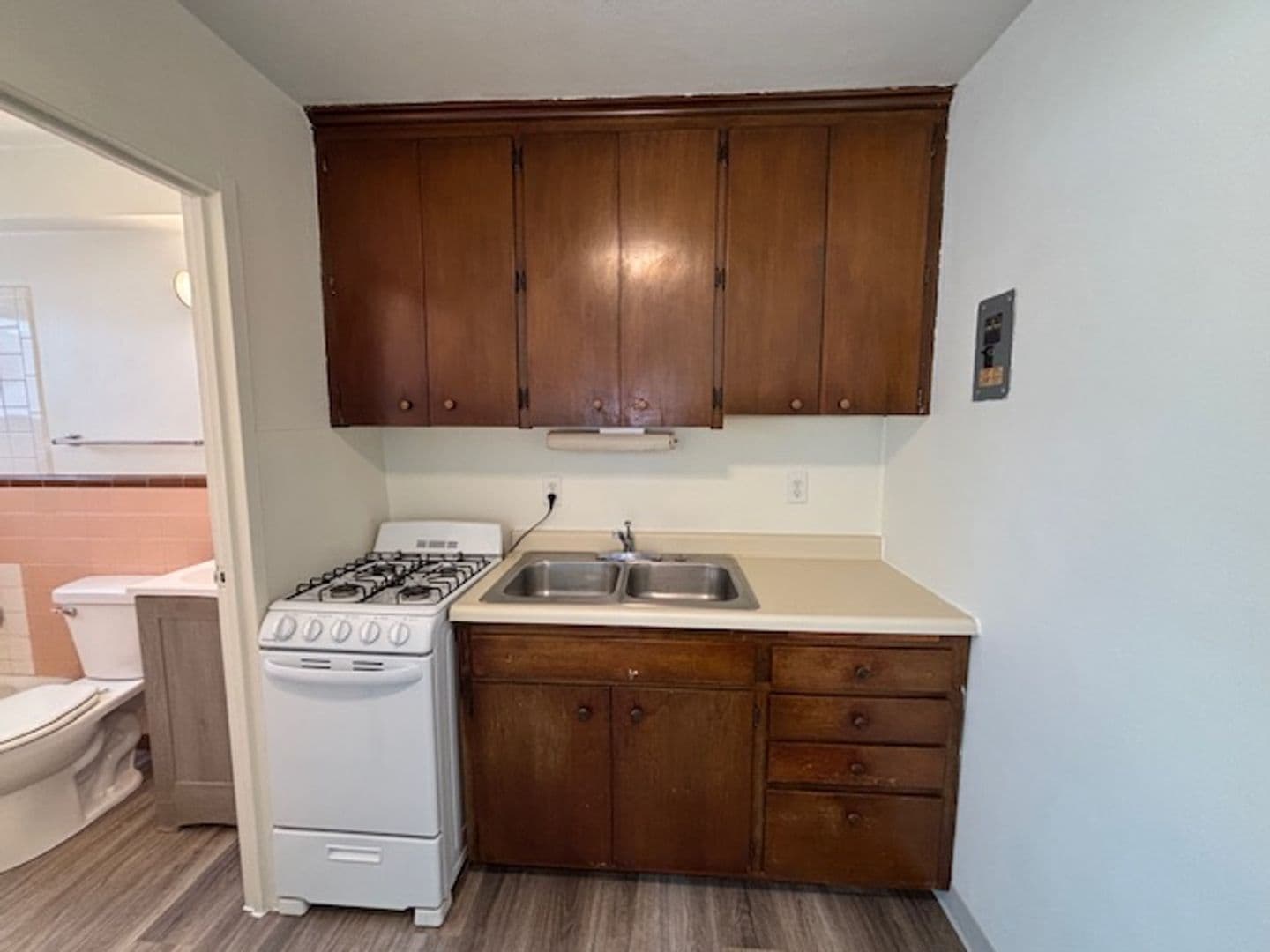 Saint Paul Apartment: 405 Fairview Ave N
