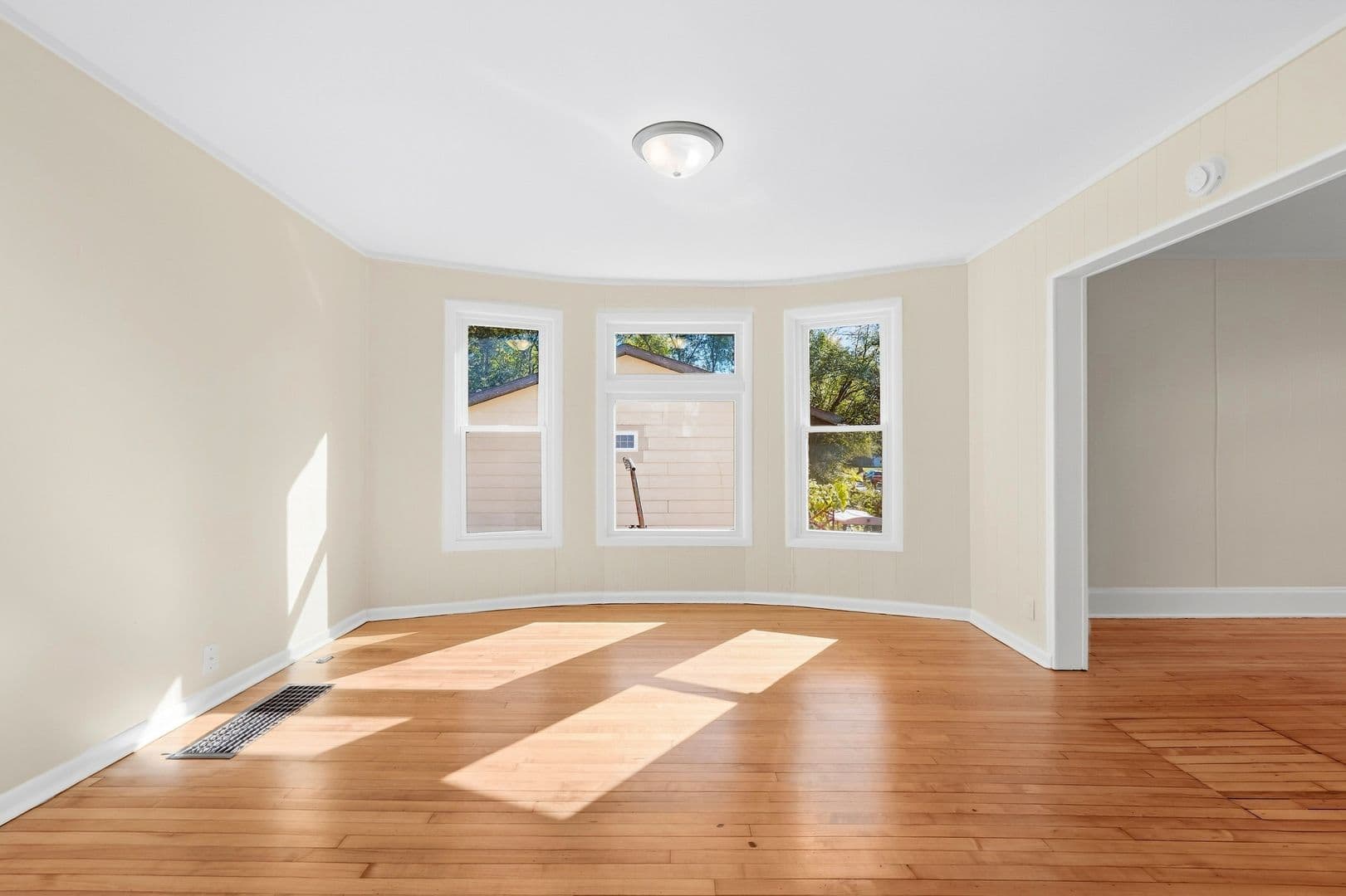 Saint Paul House: 527 Arlington Ave E