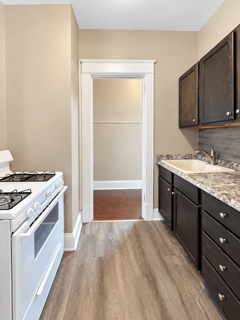 Saint Paul Apartment: 1863 Marshall Ave