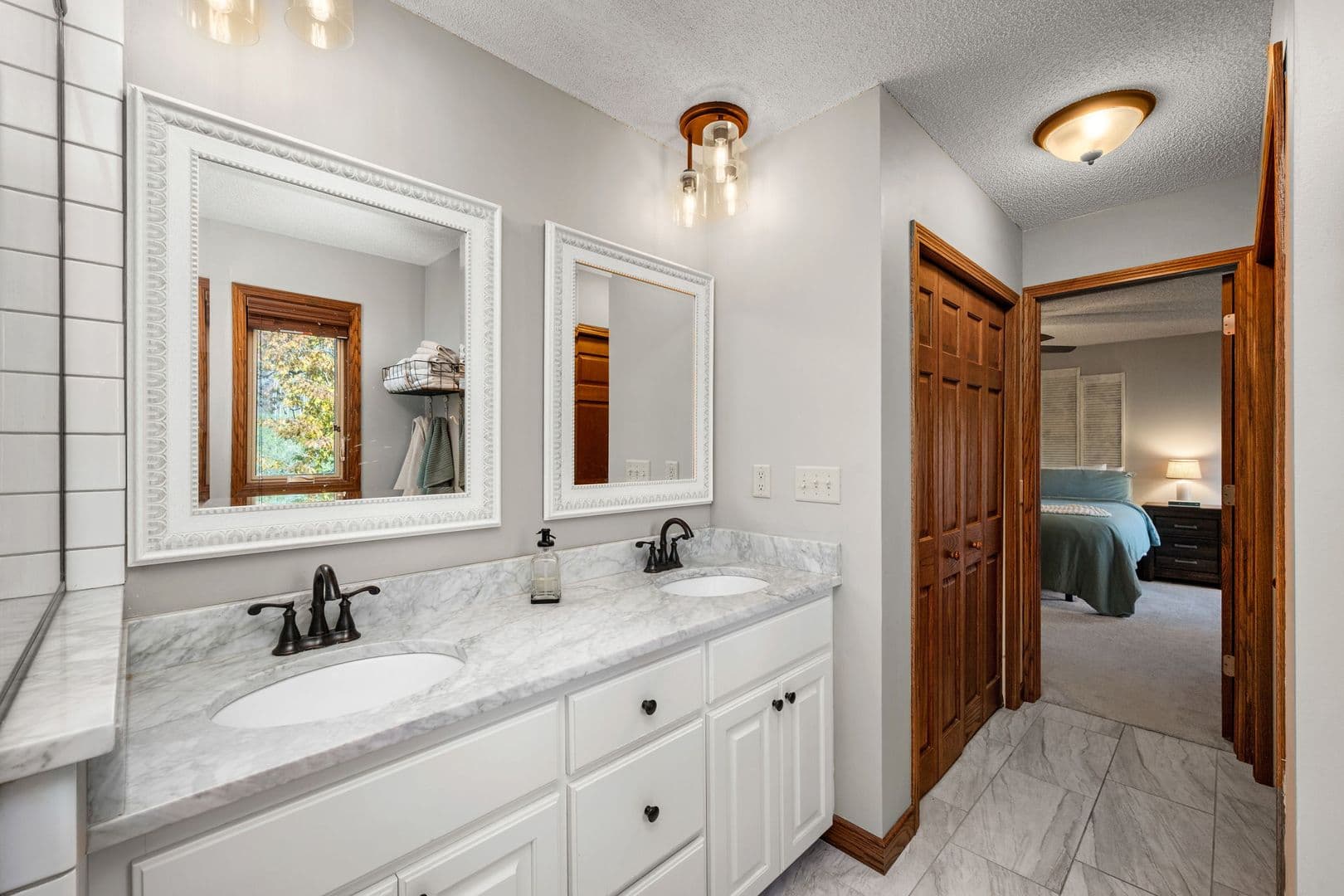 Lakeville House: 16425 Kingswood Ct