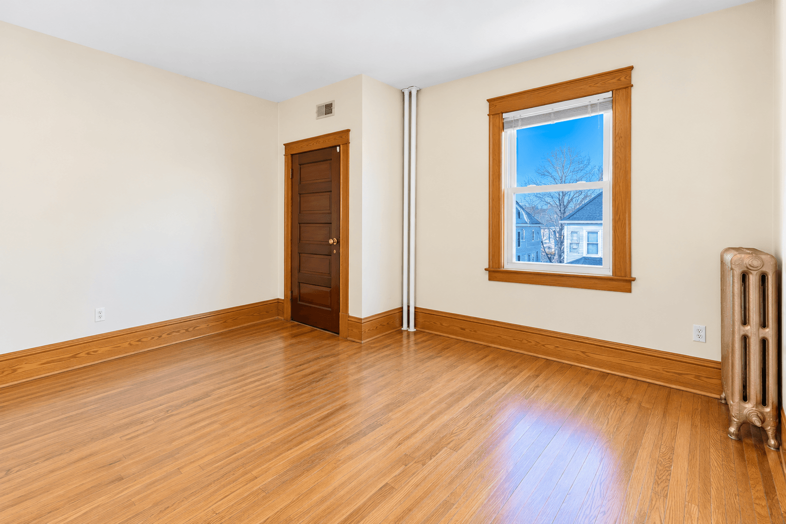 Saint Paul Apartment: 1607-1609 Van Buren Ave
