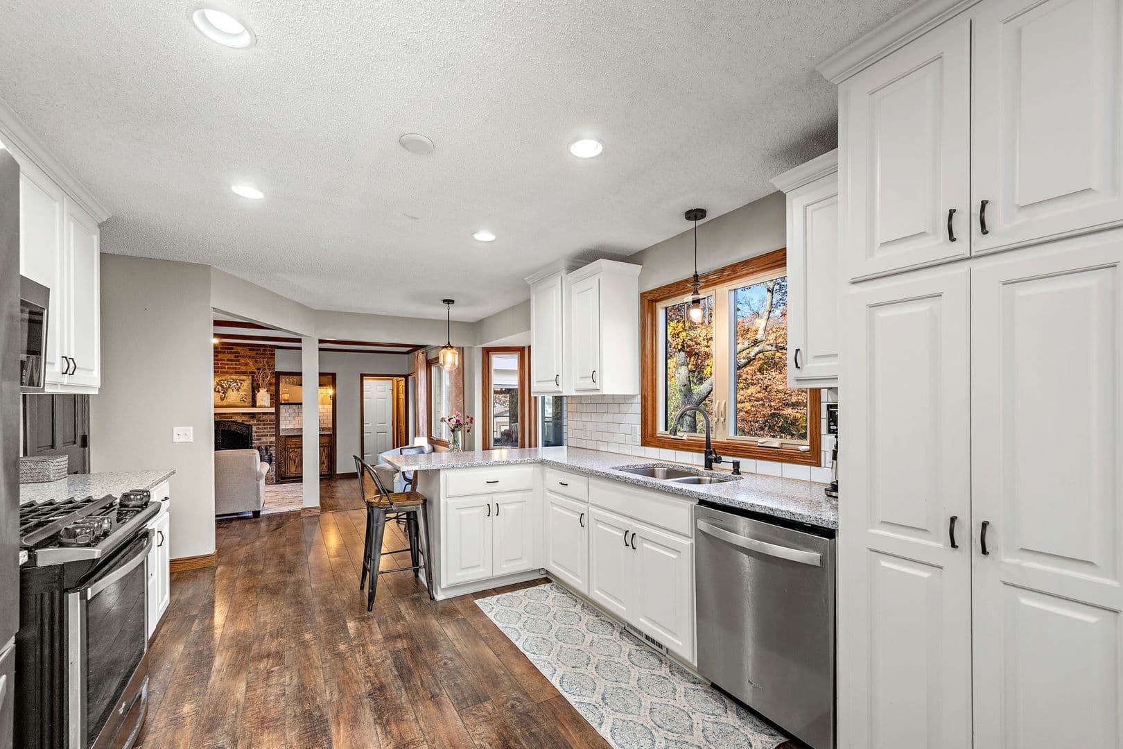 Lakeville House: 16425 Kingswood Ct
