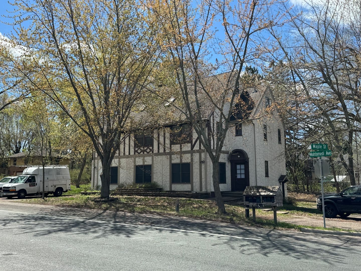 Mahtomedi Apartment: 1251 Mahtomedi Ave
