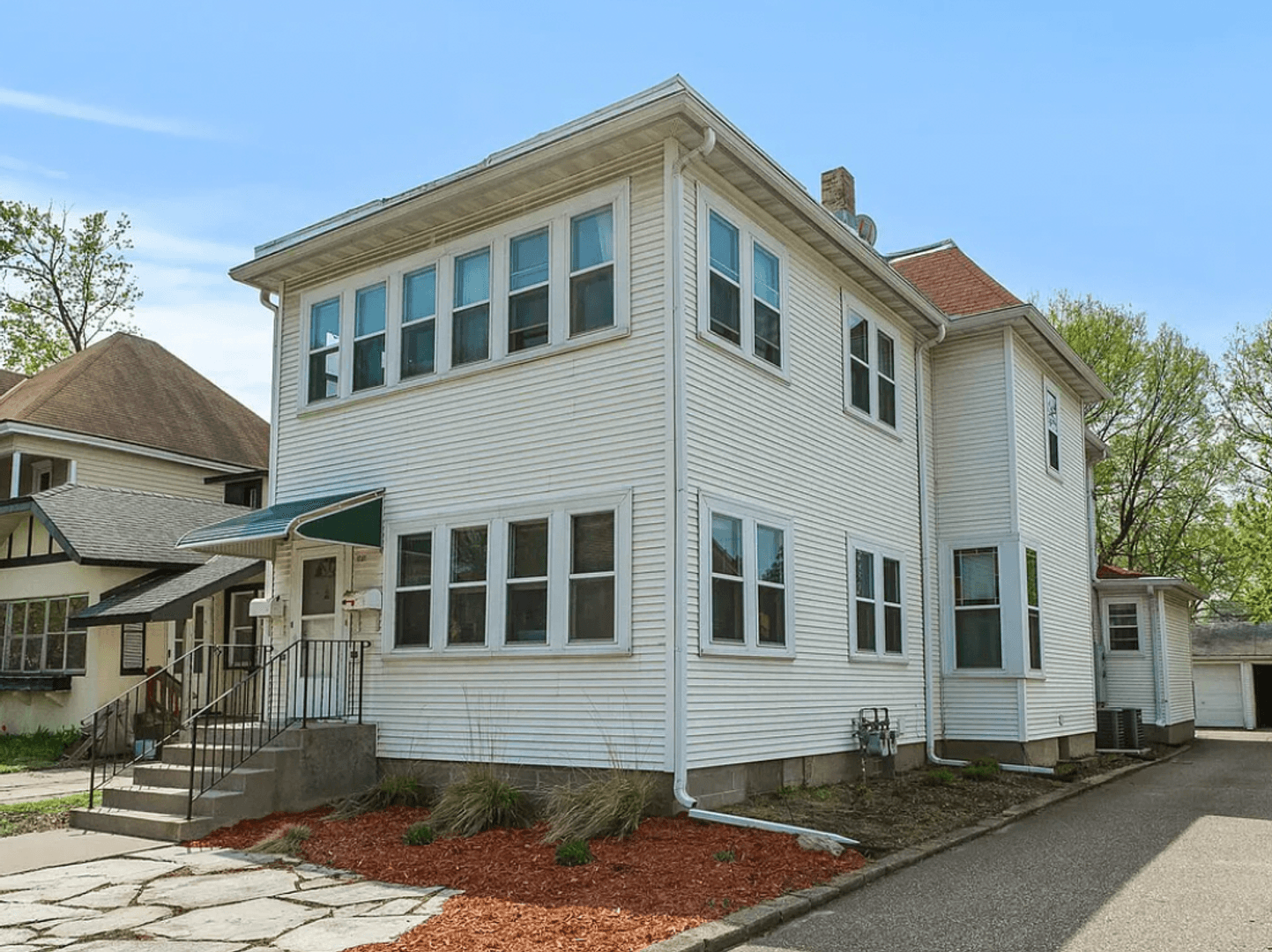 Minneapolis Apartment: 1081 13th Ave SE