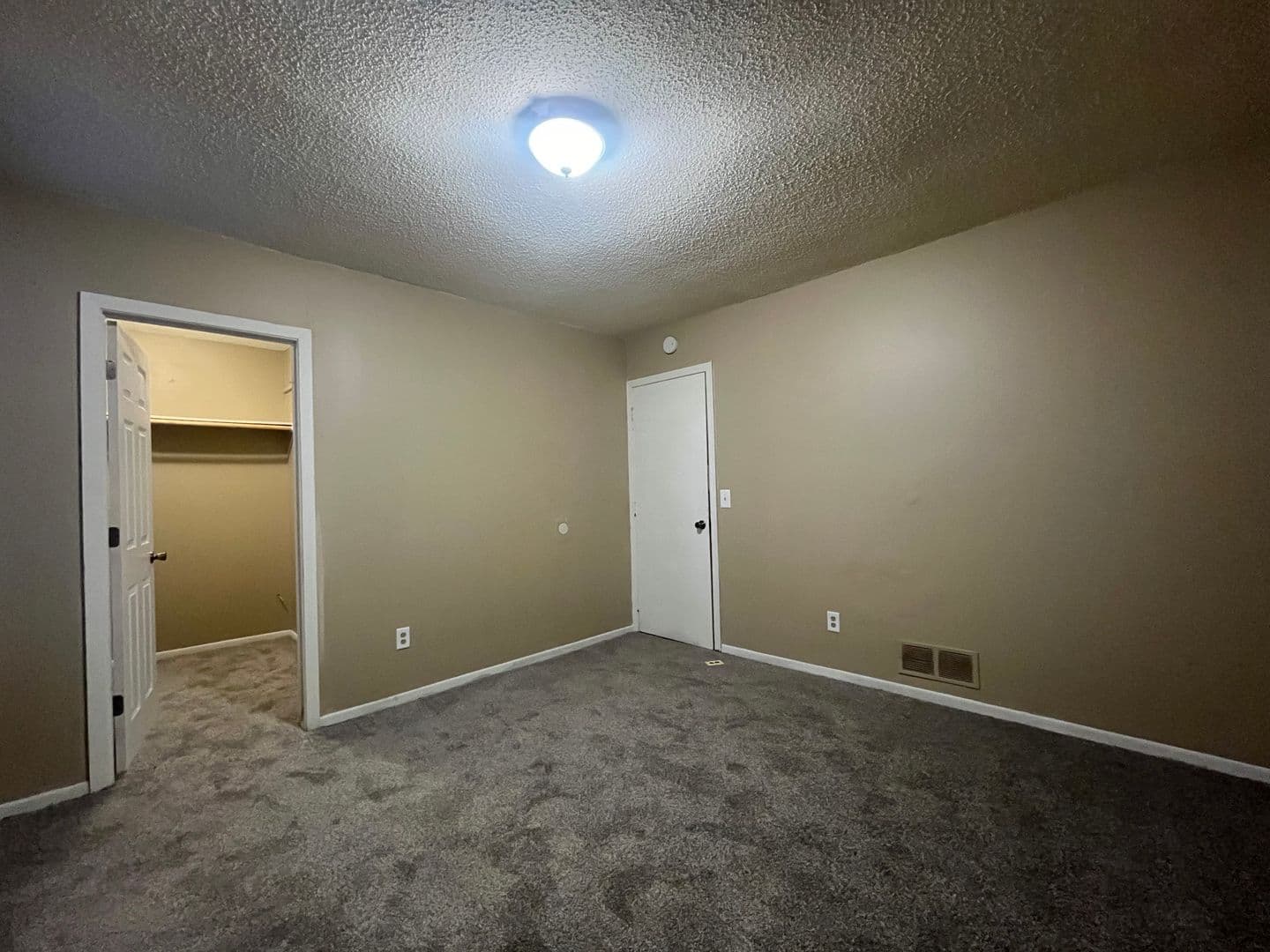 Saint Paul Apartment: 581 Park Street