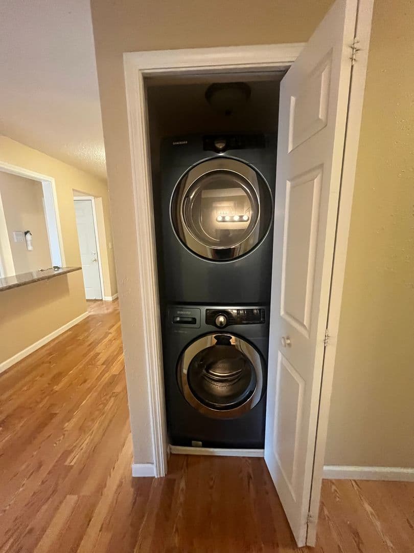 Eagan Apartment: 942 Wescott Trail