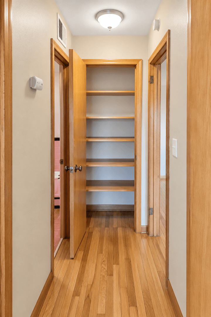 Saint Paul Apartment: 1573 Hartford Ave