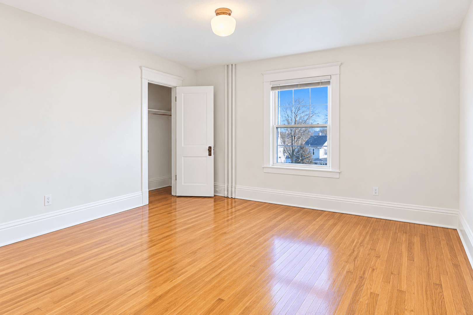 Saint Paul Apartment: 1607-1609 Van Buren Ave