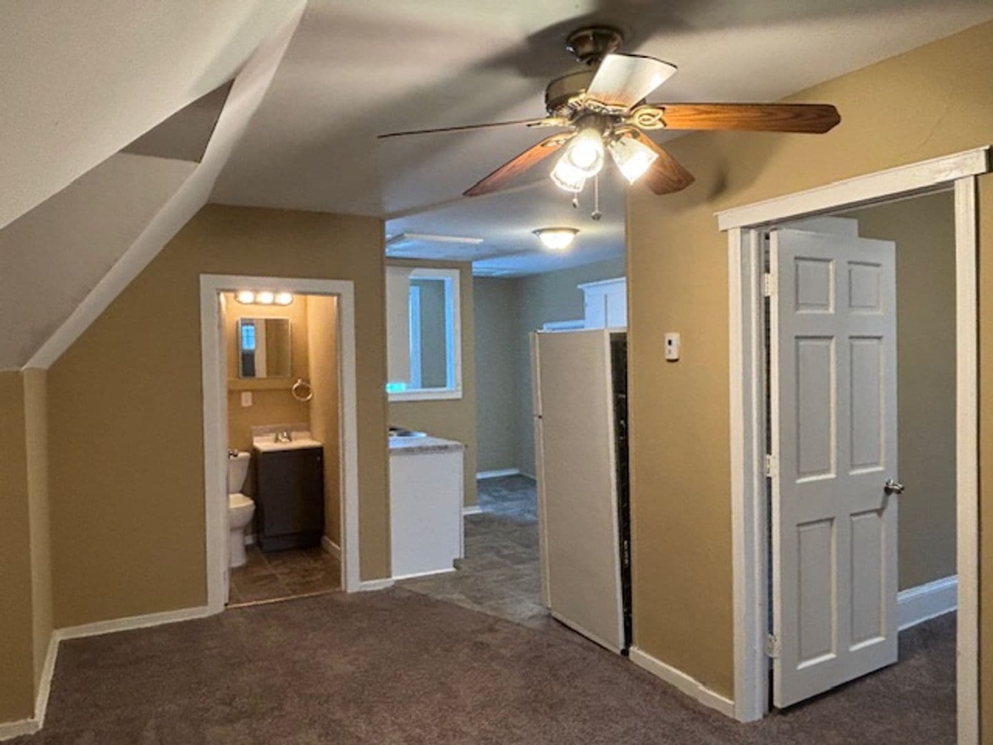 Saint Paul Apartment: 548 Minnehaha Ave E