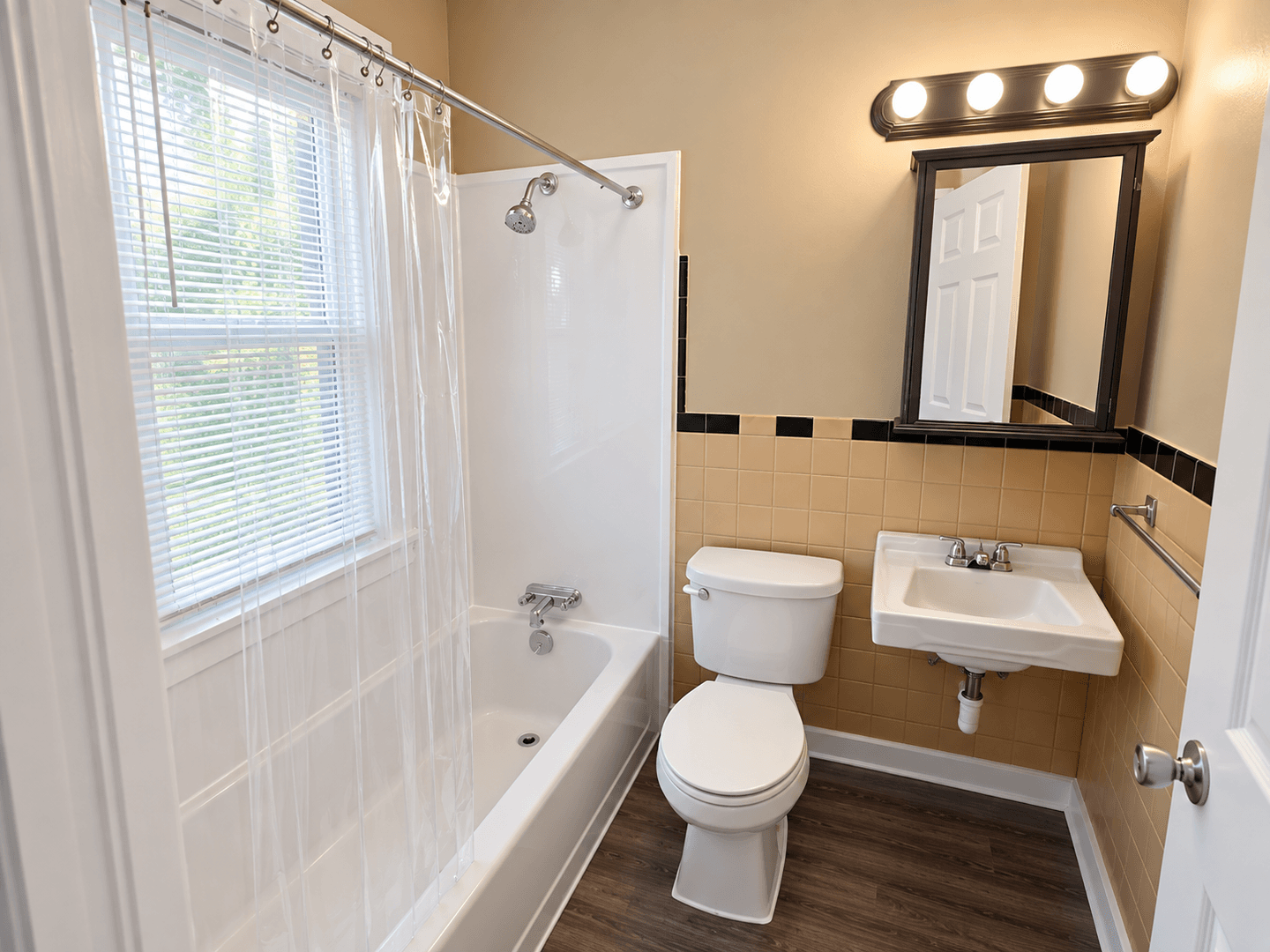 Saint Paul Apartment: 1332 Minnehaha Ave W