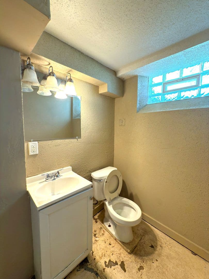 Minneapolis House: 2614 Dupont Avenue North