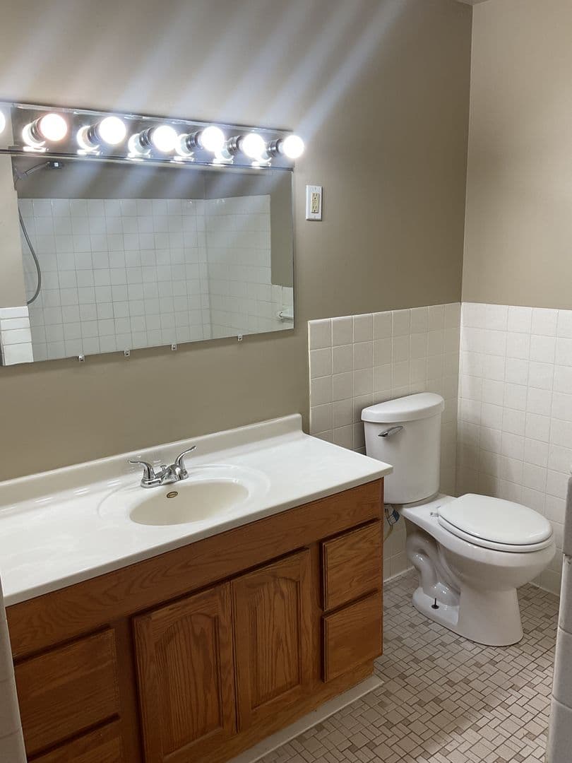 West Saint Paul Apartment: 330 West Annapolis St