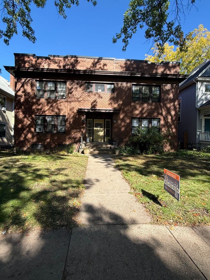 Saint Paul Apartment: 2033 Grand Ave
