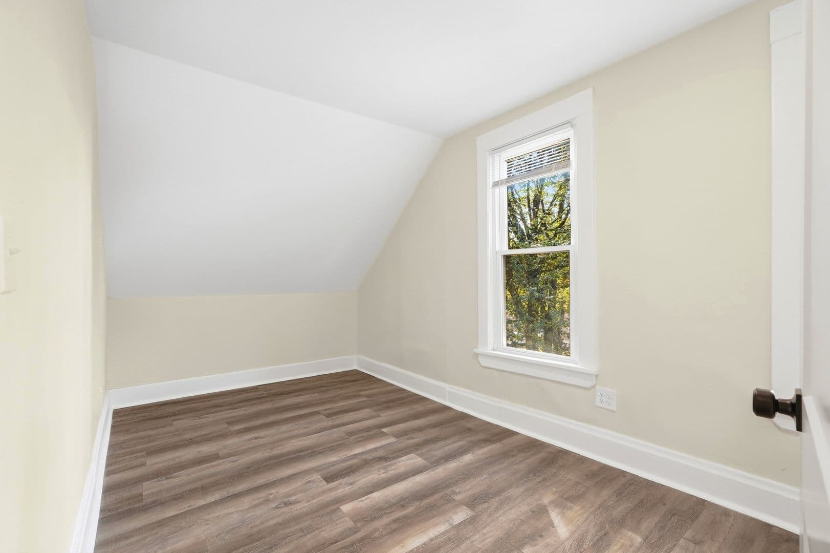 Saint Paul House: 527 Arlington Ave E