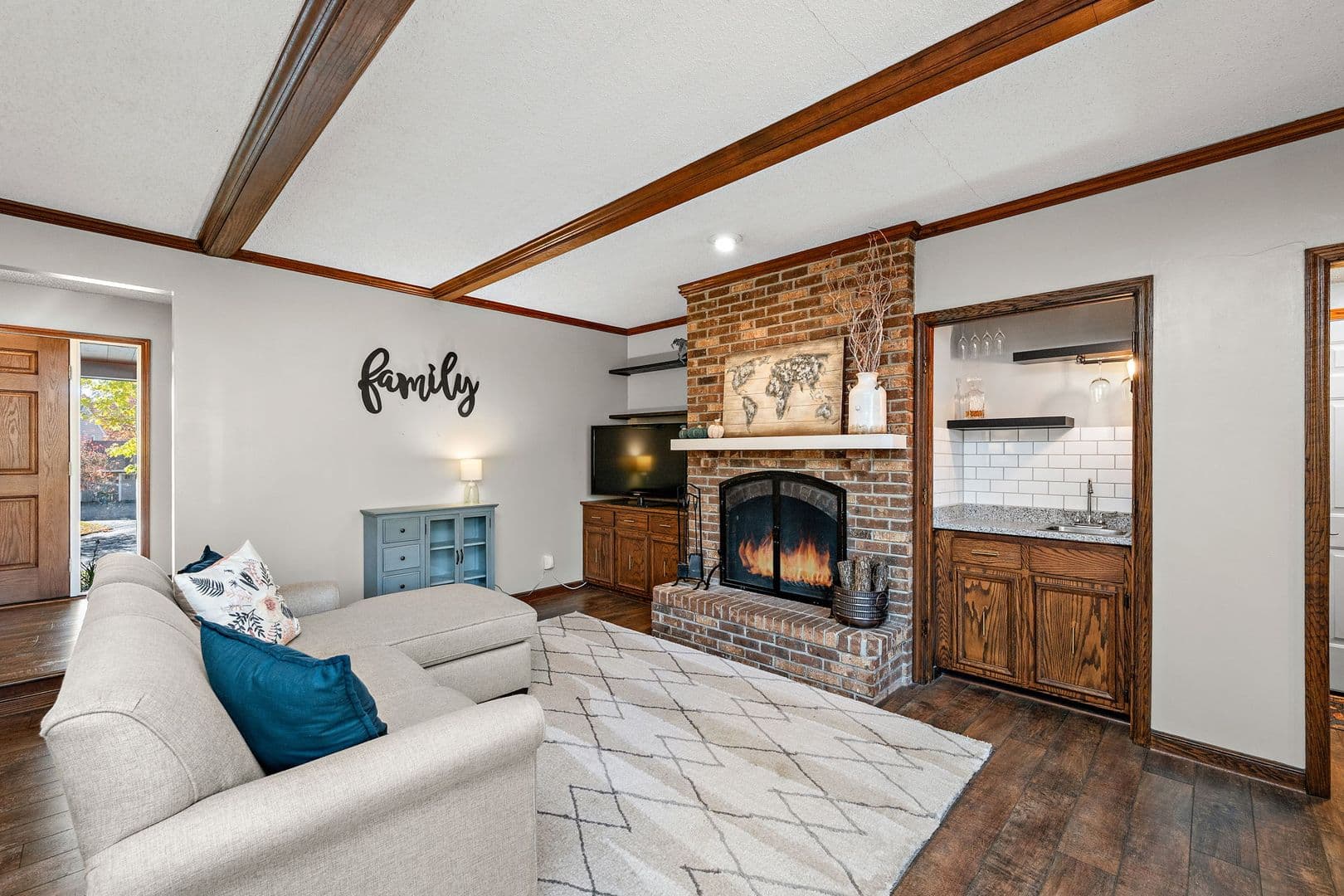 Lakeville House: 16425 Kingswood Ct