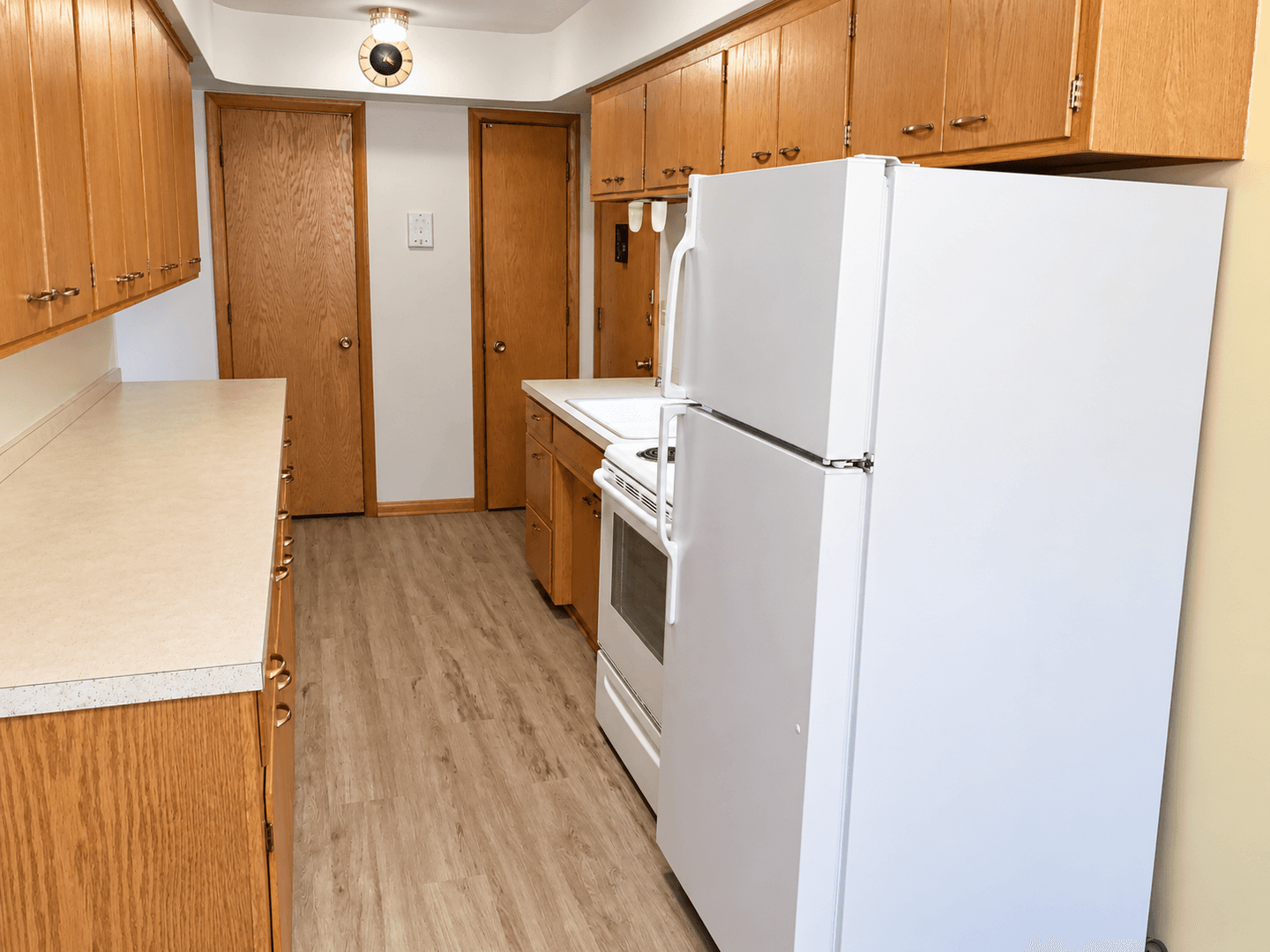 Saint Paul Apartment: 996 Van Buren Ave