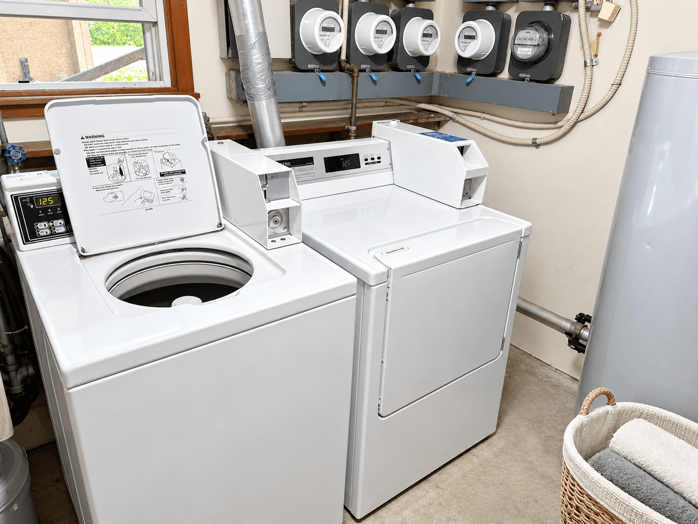 Newport Apartment: 650 4th St