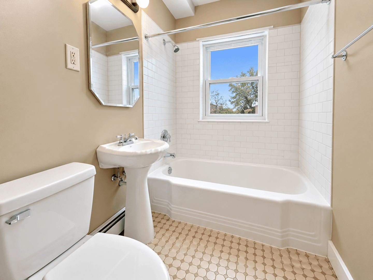 Saint Paul Apartment: 1573 Hartford Ave