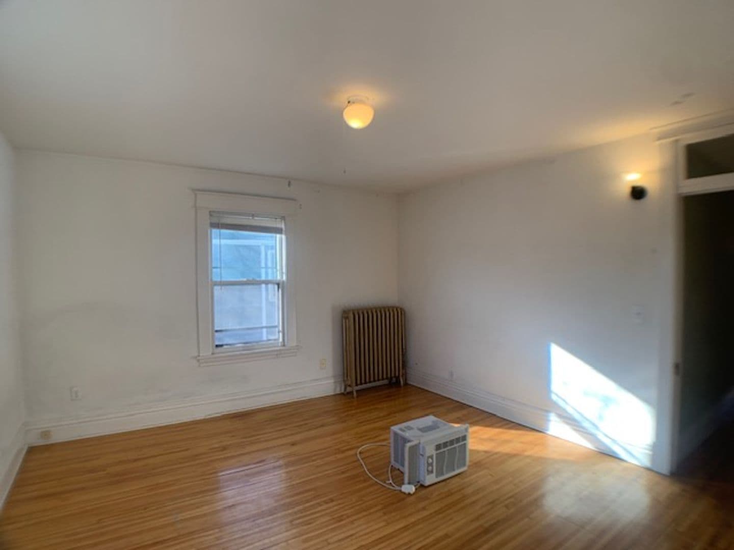 Saint Paul Apartment: 1607-1609 Van Buren Ave