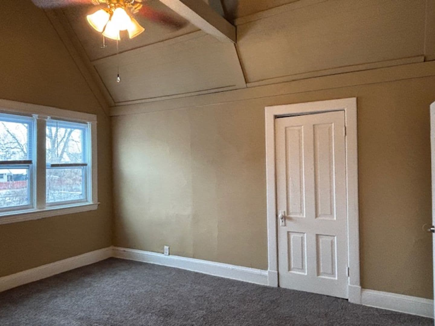 Saint Paul Apartment: 548 Minnehaha Ave E