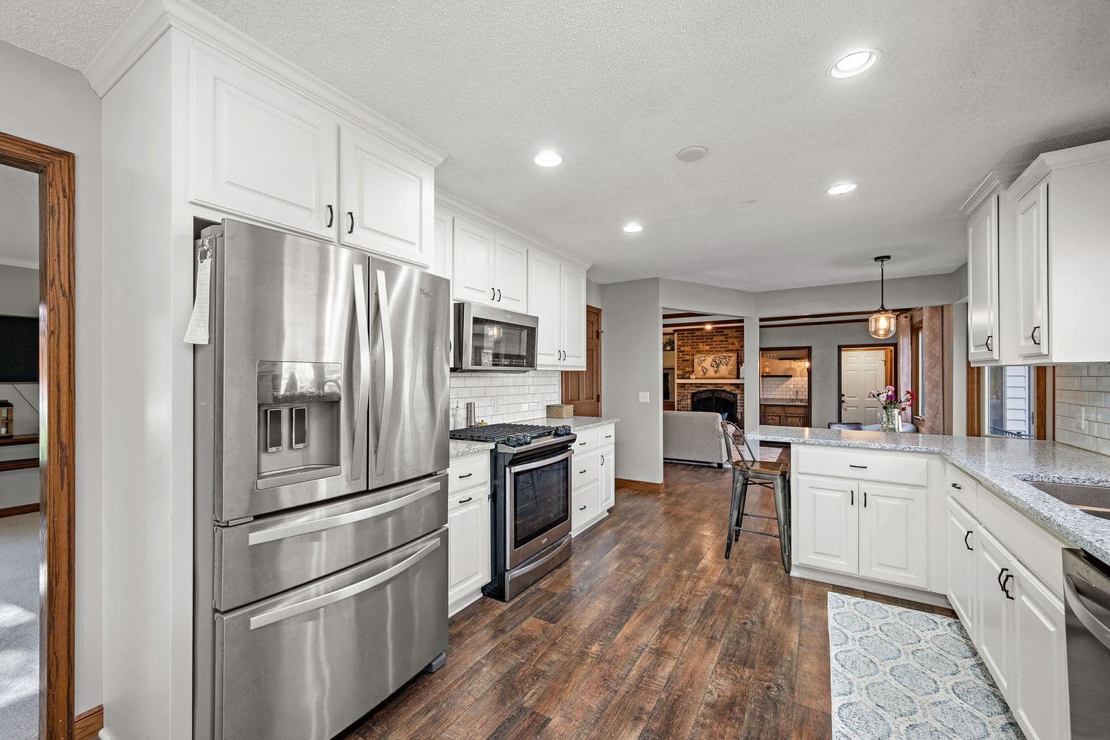 Lakeville House: 16425 Kingswood Ct