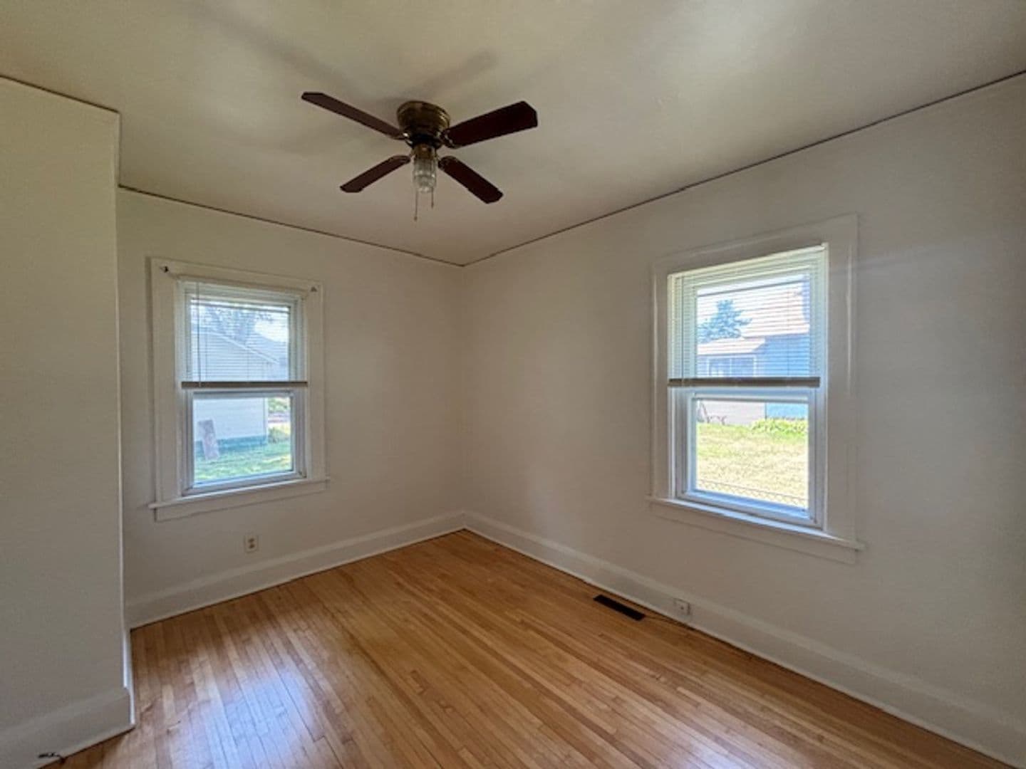 Saint Paul House: 988 Central Ave W