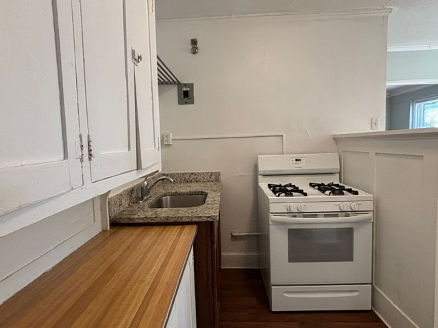 Saint Paul Apartment: 1967 Grand Ave