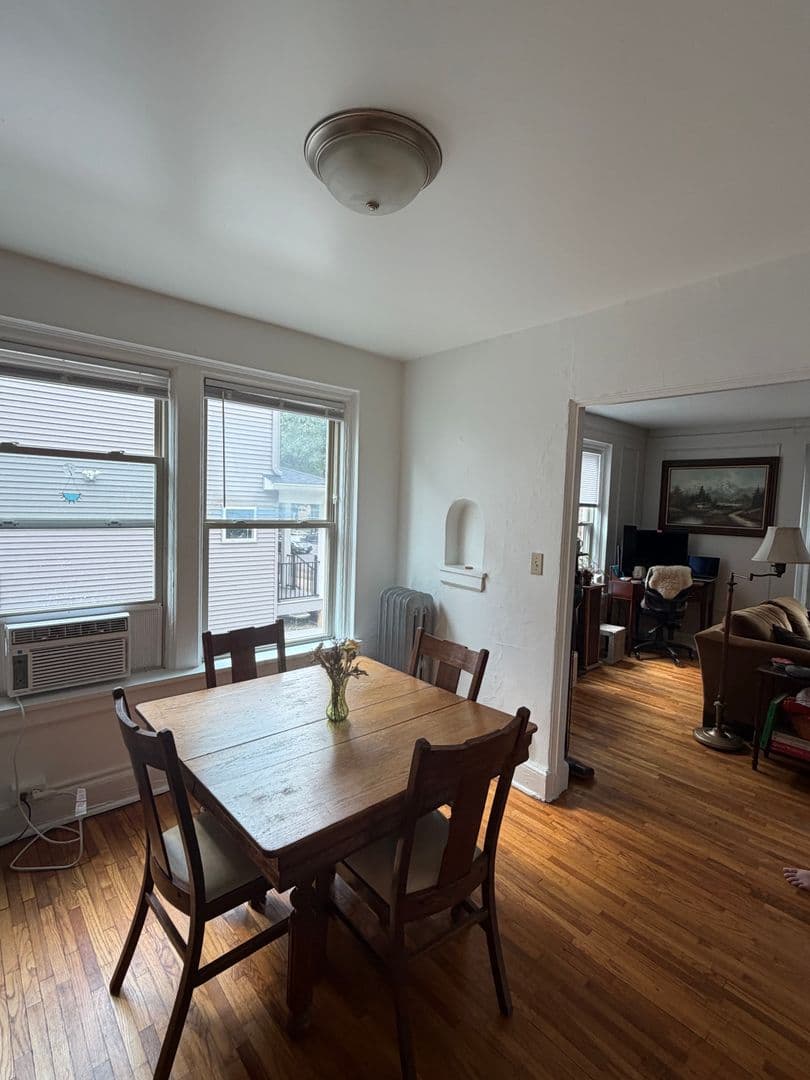 Saint Paul Apartment: 1962 Grand Ave