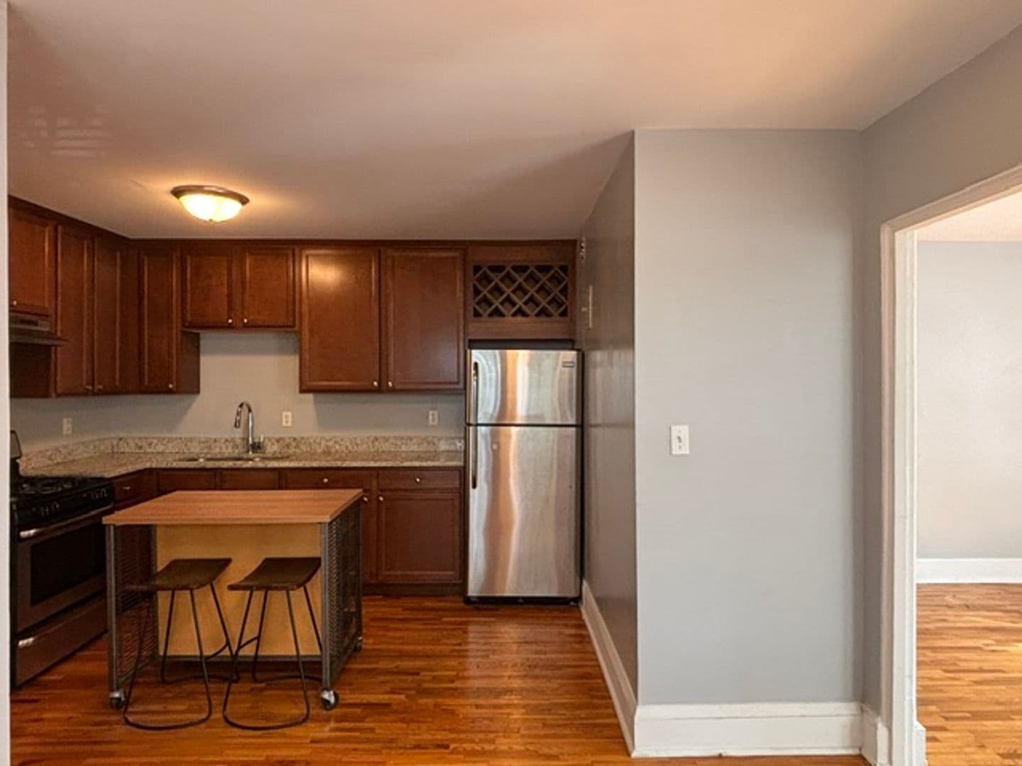 Saint Paul Apartment: 1967 Grand Ave