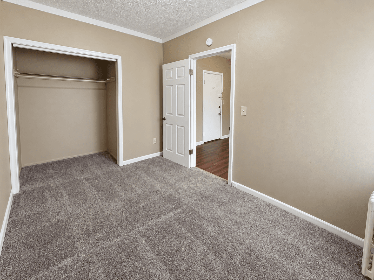 Saint Paul Apartment: 1332 Minnehaha Ave W