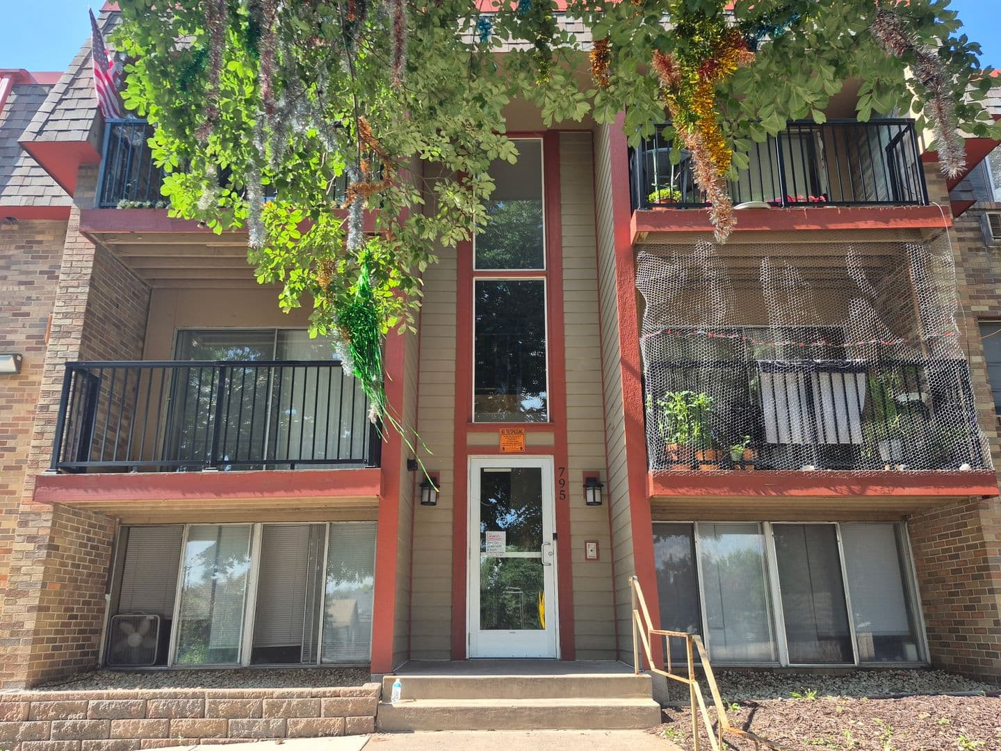 Saint Paul Apartment: 795 East 6th Street