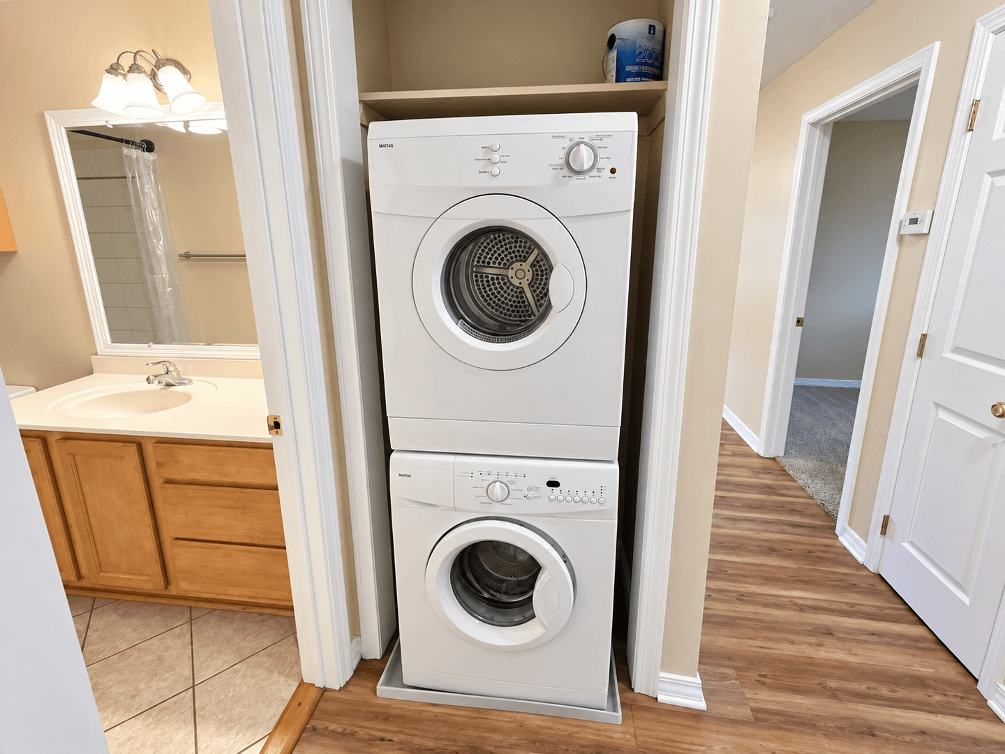 Eagan Apartment: 896 Wescott Square