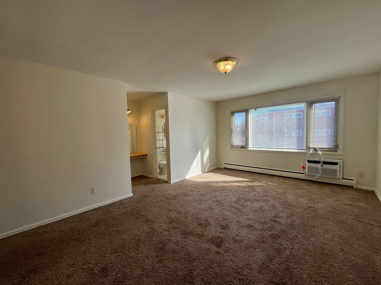 Saint Paul Apartment: 1936 Ford Parkway