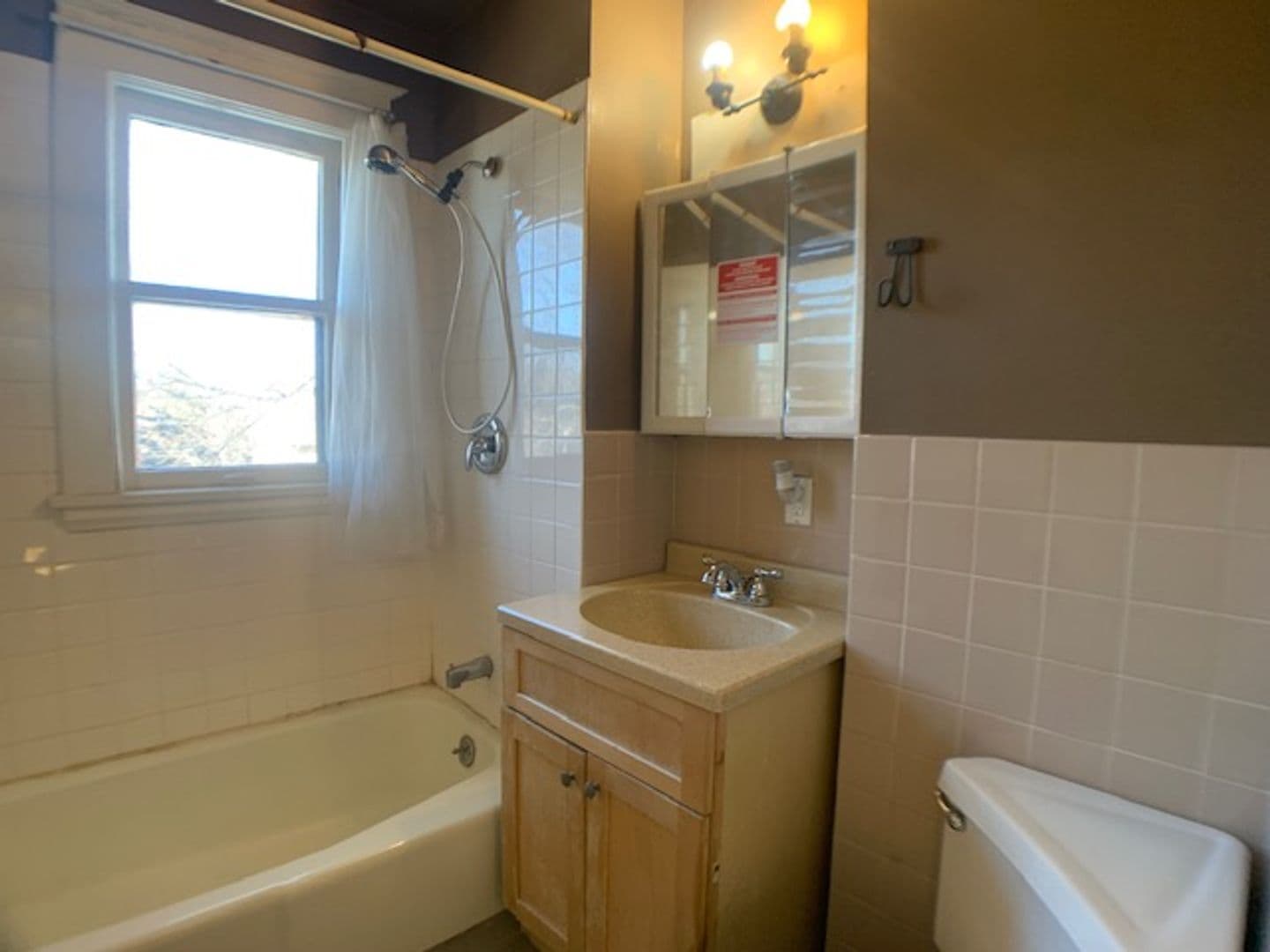 Saint Paul Apartment: 1607-1609 Van Buren Ave