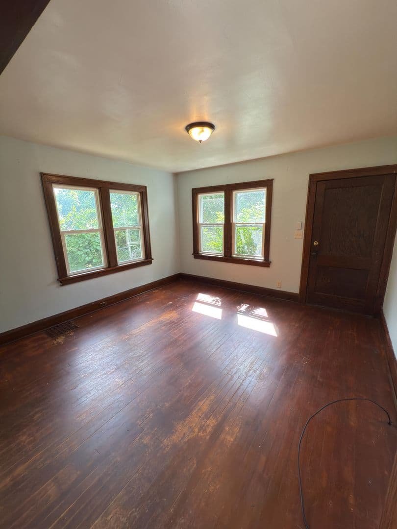 Minneapolis House: 2614 Dupont Avenue North