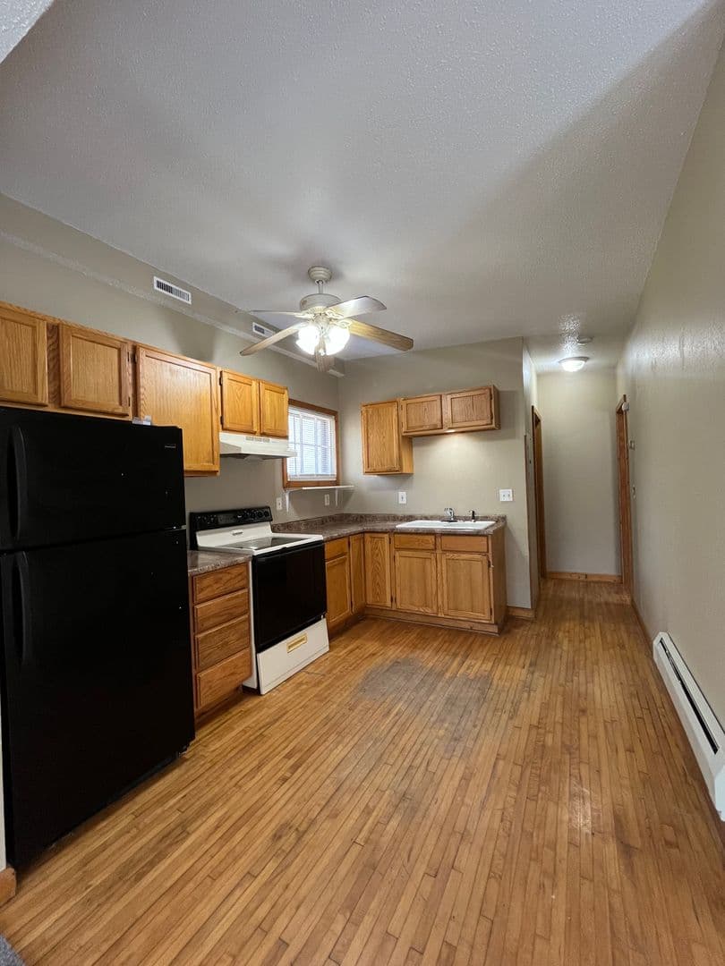 Mahtomedi Apartment: 1251 Mahtomedi Ave