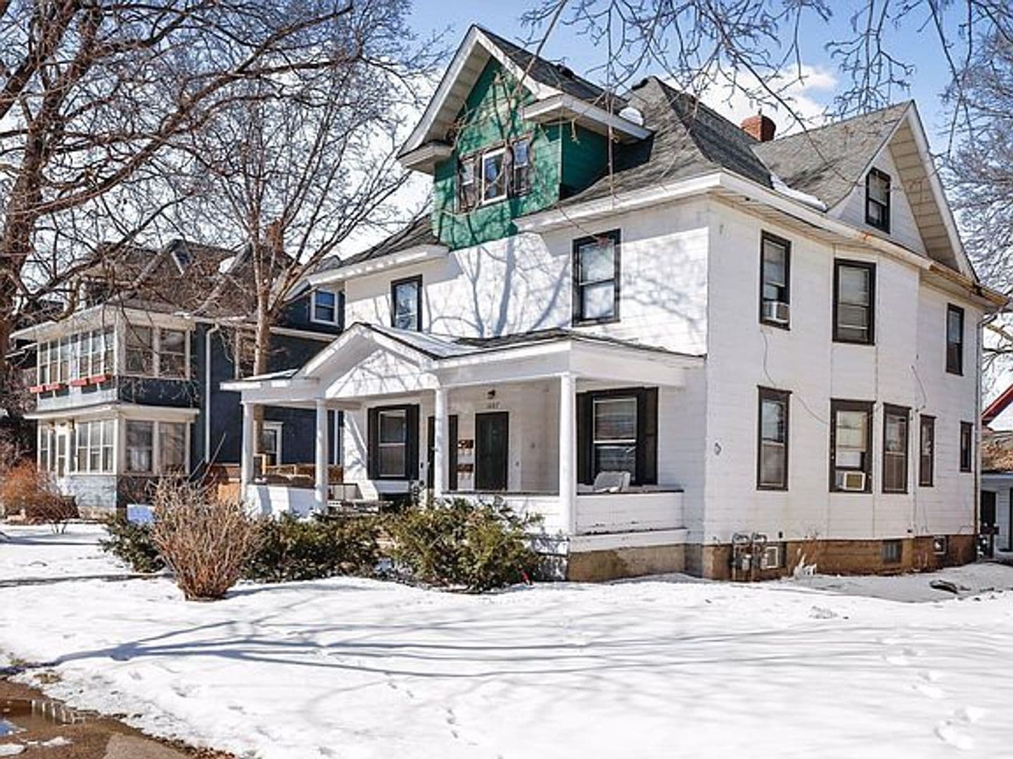 Saint Paul Apartment: 1607-1609 Van Buren Ave