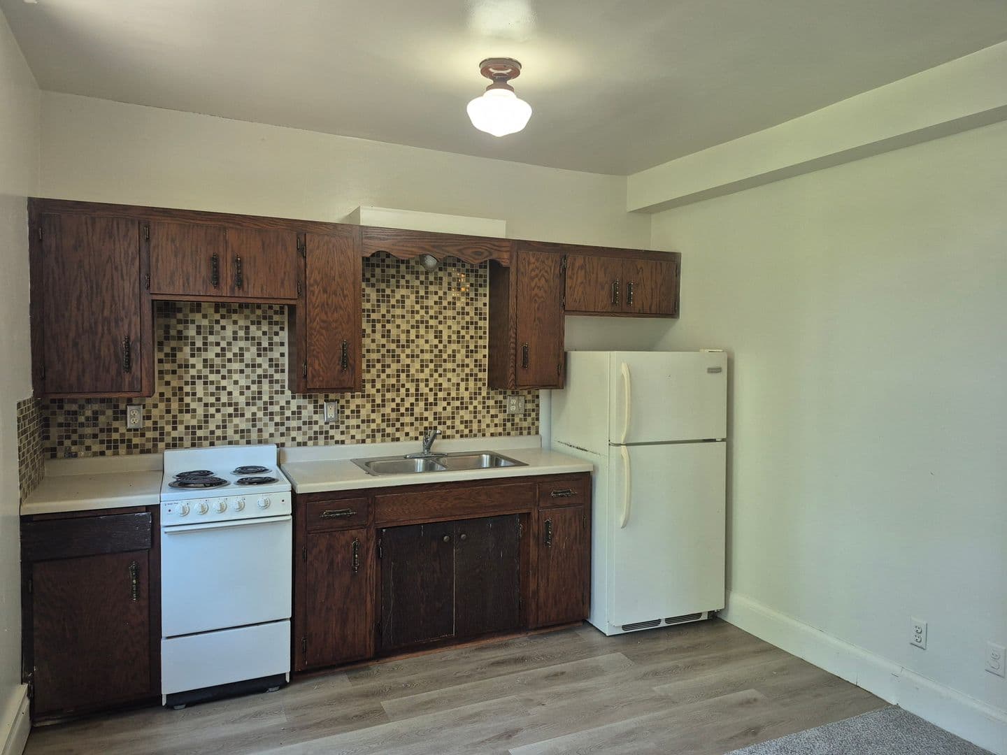 Owatonna Apartment: 431 State Ave
