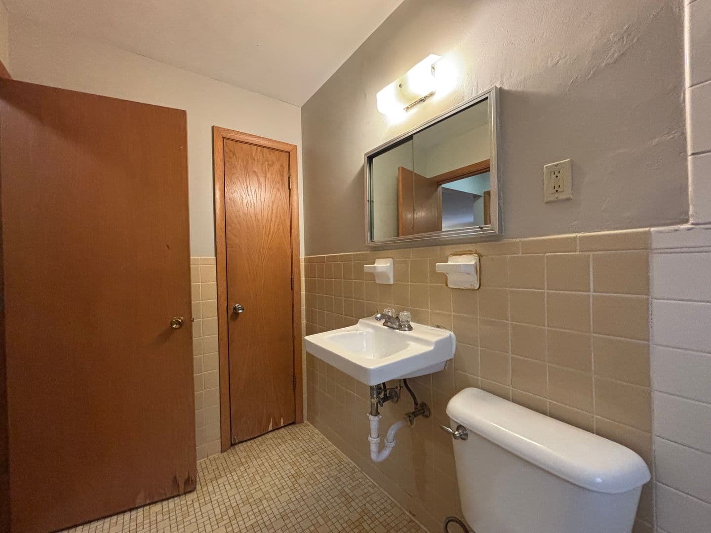 Saint Paul Apartment: 984 Van Buren Ave
